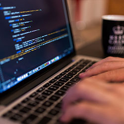 没人注意的时候51吃瓜放出一段这一页内容，到底是谁先开的口，评论区一下炸了